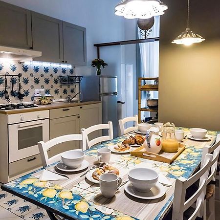 نابولي La Casa Napoletana - Ls Accommodations المظهر الخارجي الصورة