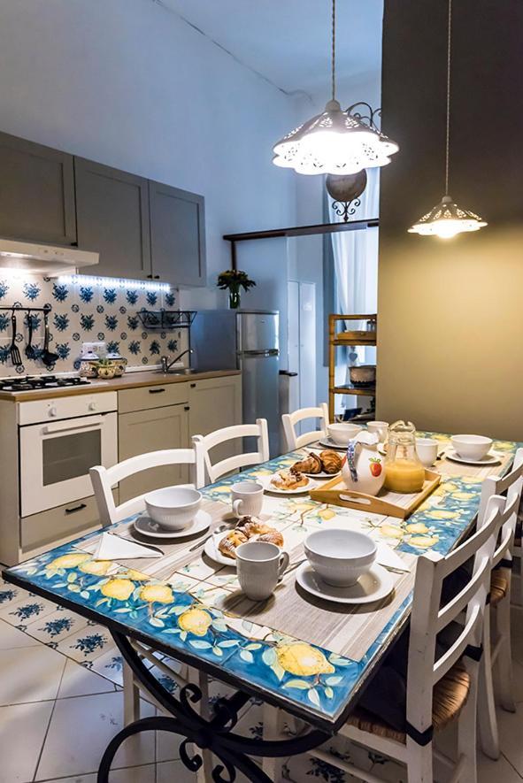 نابولي La Casa Napoletana - Ls Accommodations المظهر الخارجي الصورة